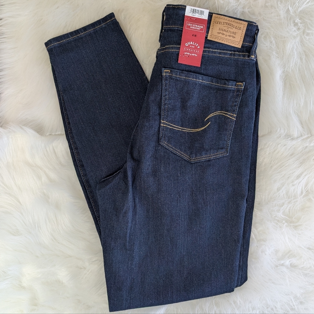 ❌SOLD❌Levi's Women's Soft Stretch High Waist Skinny Jeans, Classic Dark Wash, 27 - Picture 2 of 11